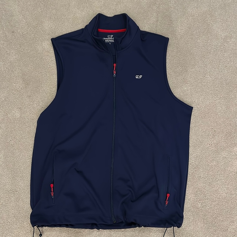 Like new men’s performance vineyard vine vest.